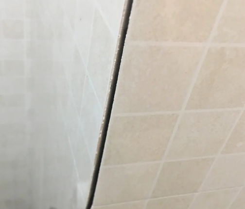 新乐瓷砖空鼓维修公司分享阳台瓷砖脱落的修复过程可以分为以下几个步骤